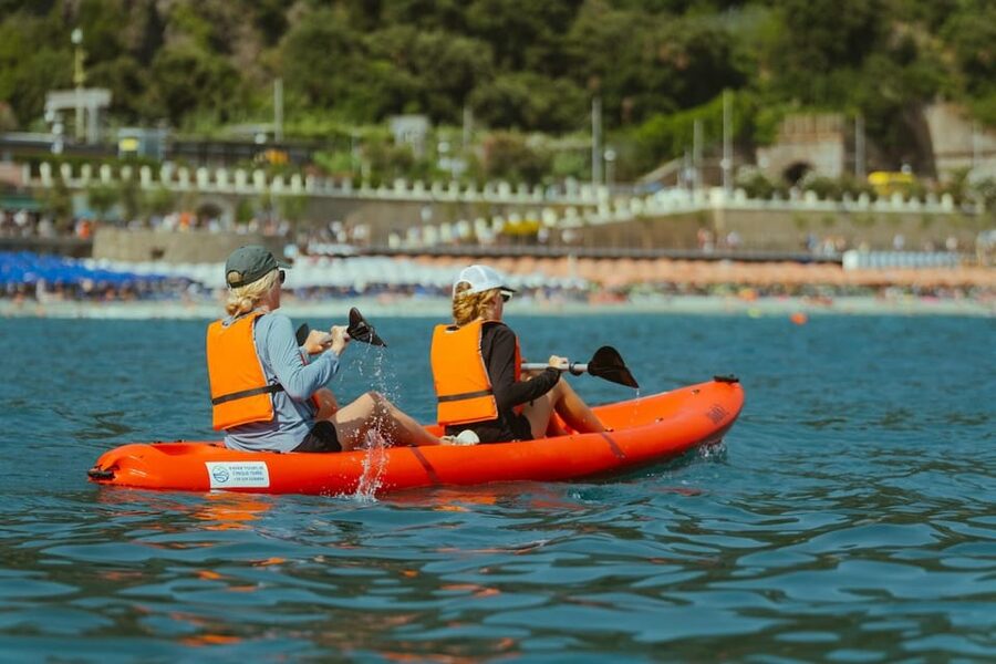 From Monterosso to Vernazza: Guided Cinque Terre Kayak Tour - Paddling between cliffs and caves: the “wow” section of the coast