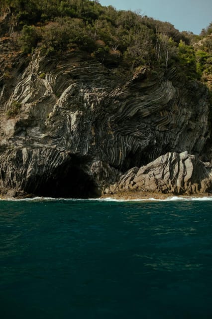 From Monterosso to Vernazza: Guided Cinque Terre Kayak Tour - Morning option: reaching Vernazza and docking like you’re in a movie