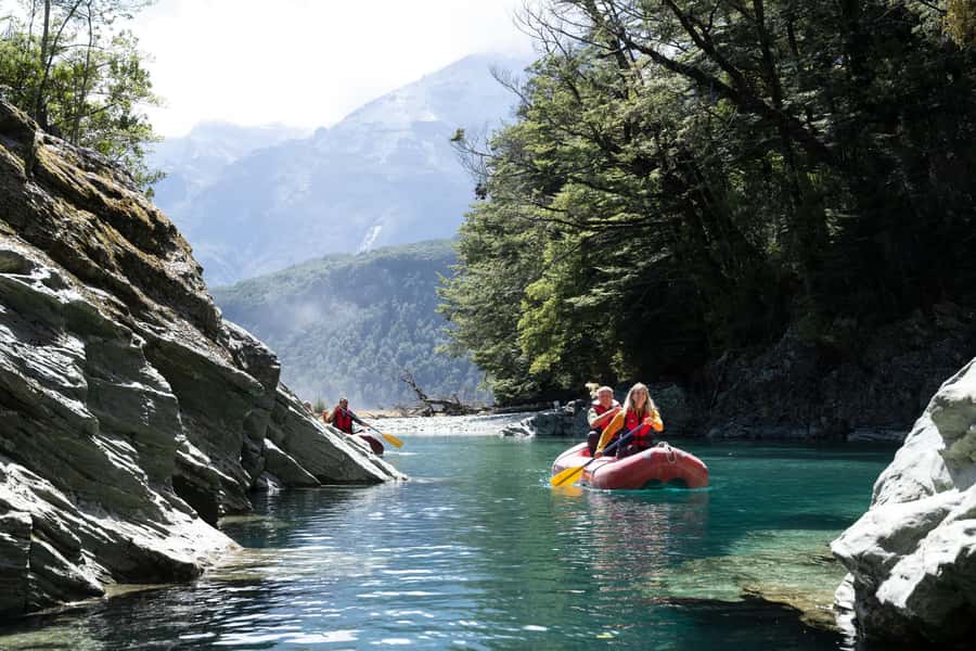 From Queenstown: Dart River Canoe & Jet Boat Day Trip - The riverside picnic lunch: what you actually get in the wild