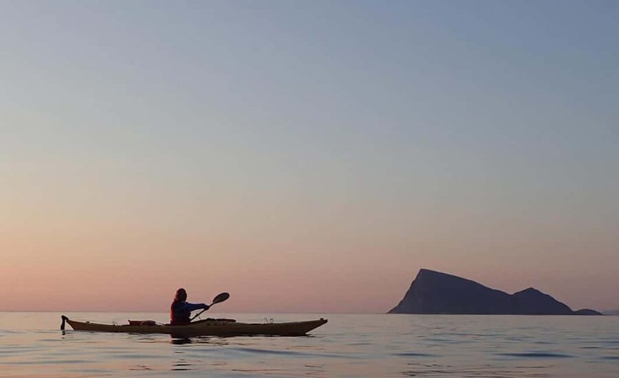 From Tromsø: Sommarøy Midnight Sun Sea Kayaking Tour - Safety briefing and getting comfortable in your sea kayak