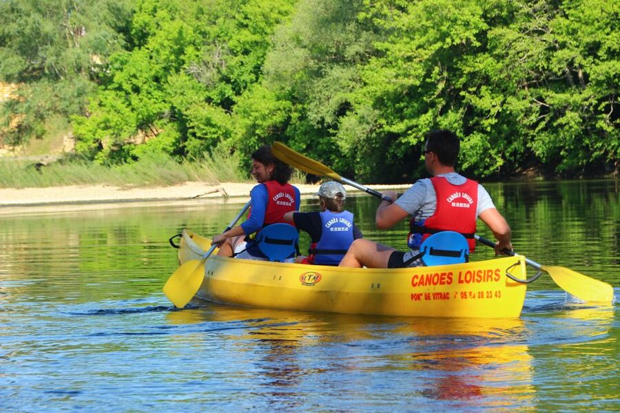 From Vitrac: Dordogne River Canoe Rental - Castelnaud-la-Chapelle: the medieval stop that breaks up the paddle