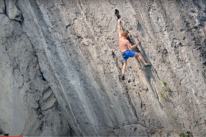 Full day deep water soloing - Kayaking in Cat Ba - Ha Long Bay. - Tides run the show: climbing at high water, kayaking at low