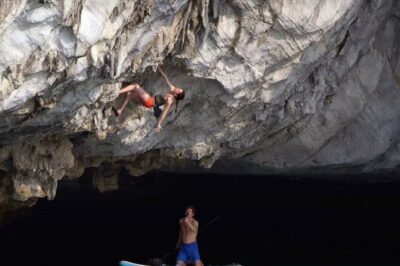 Full day deep water soloing - Kayaking in Cat Ba - Ha Long Bay. - Hòn Tay Kéo warm-up: first DWS routes, safe technique focus