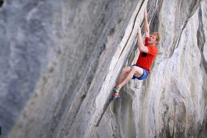 Full day deep water soloing - Kayaking in Cat Ba - Ha Long Bay. - Ho Ba Hầm by kayak: three hidden lagoons if the tide is low