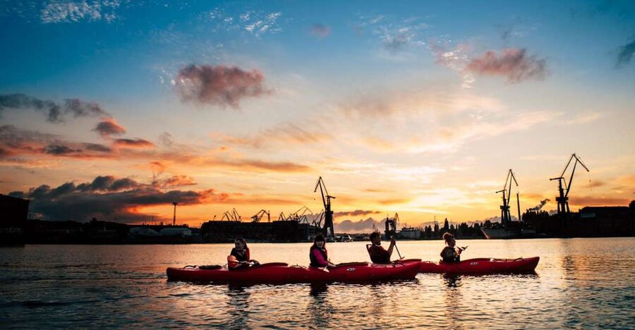 Gdansk: Sunset Kayak Tour - The 20-minute safety briefing at the Shipyard: where confidence is built