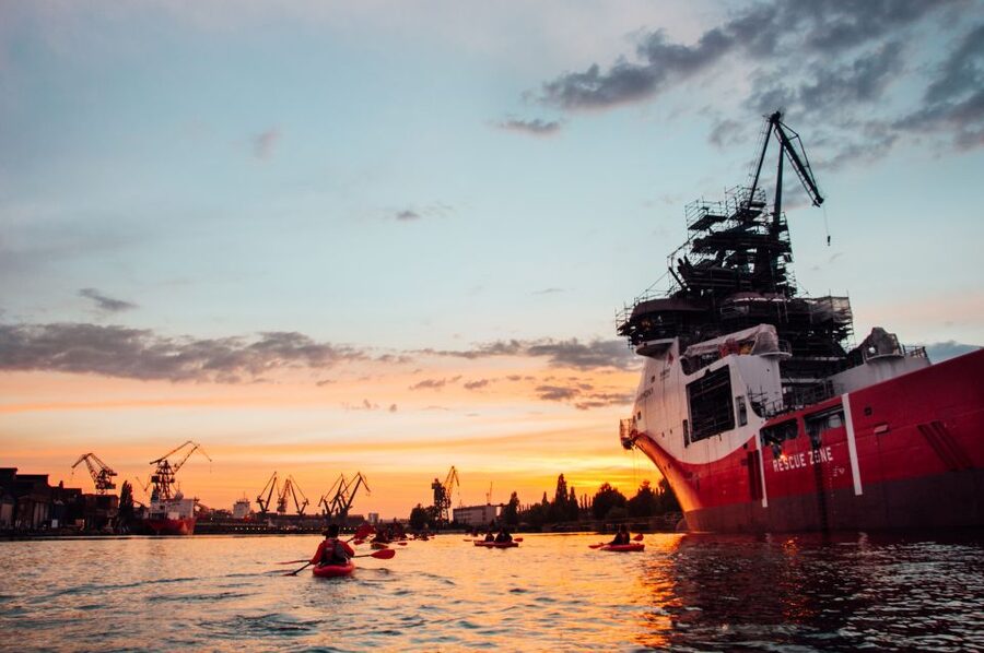 Gdansk: Sunset Kayak Tour - Passing Granary Island and Ołowianka Island: the route’s best “up close” moments
