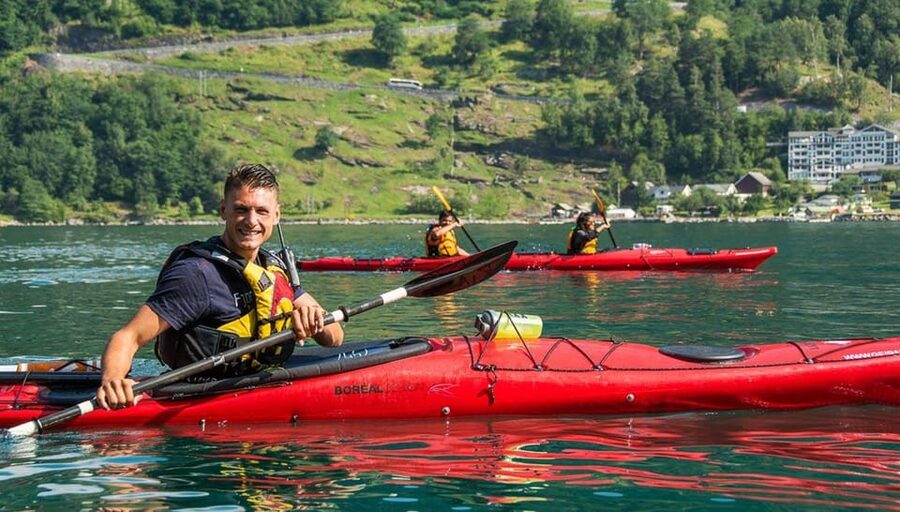 Geiranger: Kayak tour with guide - What to bring: your simple kit for a cold-water paddle
