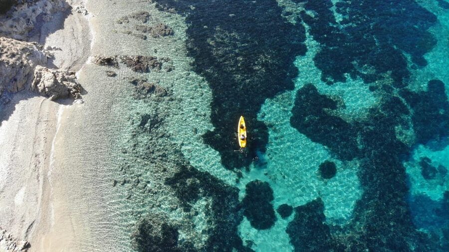 Golfo Aranci: Small group Kayak tour with Aperitif &dolphins - Spiaggia dei Baracconi meetup: yellow kayaks and a quick safety start