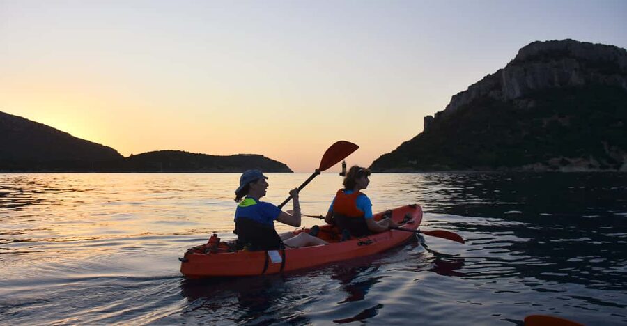 Golfo Aranci: Sunrise Dolphin Kayak Tour with Breakfast - Why Golfo Aranci feels made for sunrise kayaking