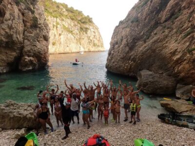 Granadella: Caló, Cova Llop Marí, and Ambolo Kayak Trip - Meeting La Terreta at Platja Granadella and getting set up fast