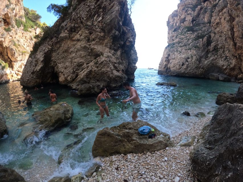Granadella: Caló, Cova Llop Marí, and Ambolo Kayak Trip - Cala en Caló snorkeling: how to make the most of 45 minutes