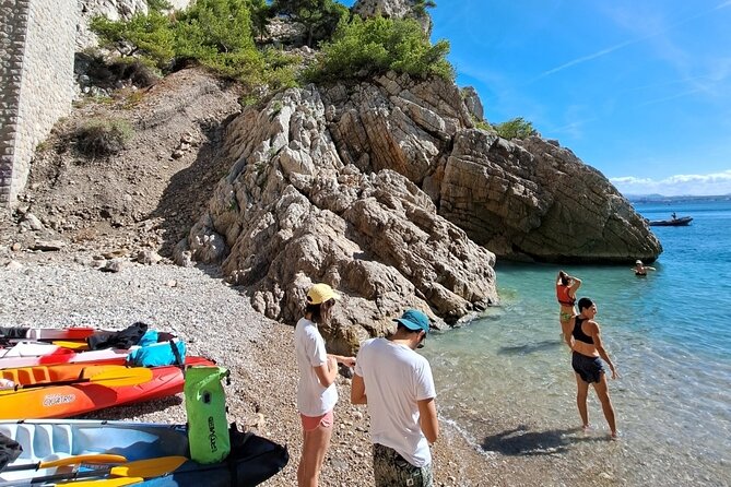 Guided kayak excursion in creeks - Getting to SUD Kayak at Port de la Lave: Simple, But Not Fancy