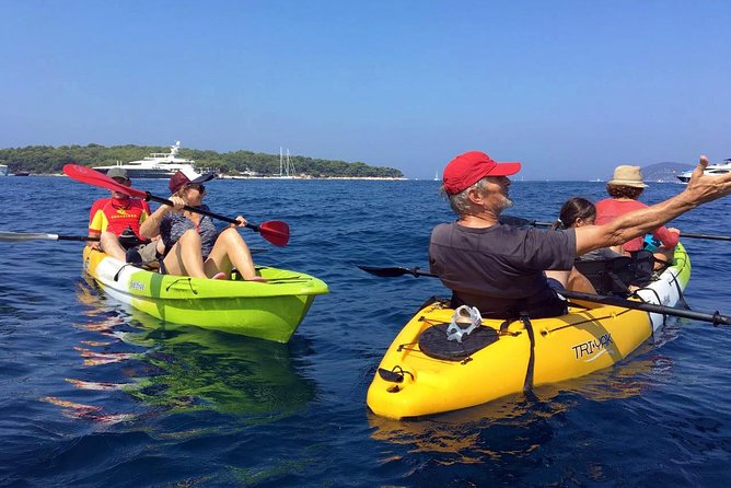 Guided kayaking tour to Pakleni islands - Meeting on Bonj Beach at 10:00: what the start feels like