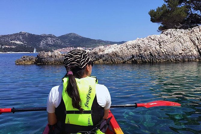 Guided kayaking tour to Pakleni islands - How the guide teaches you: safe paddling without killing your vibe