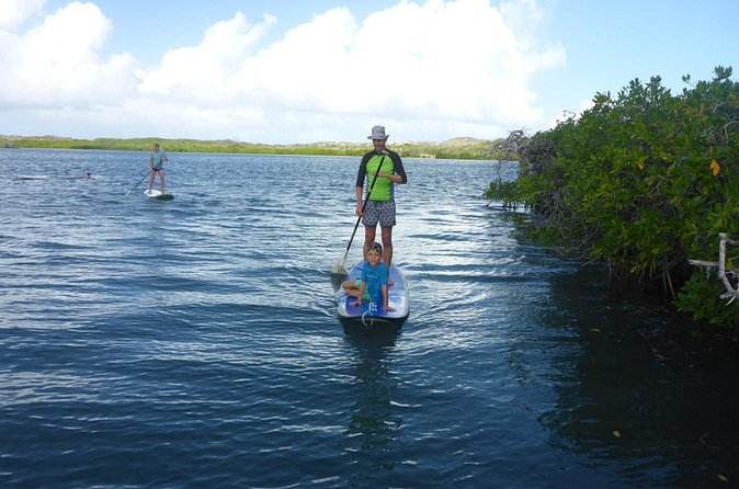 Guided paddleboarding (SUP) mangrove ECO tour for beginners - Downwind return past Spanish Water villas: when weather changes everything