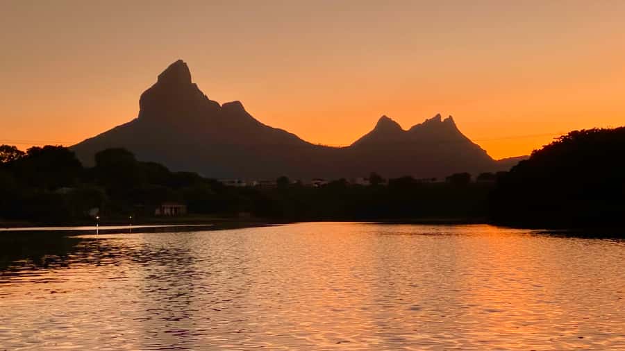 Guided Sundowner Kayak Tour - Getting Help From Real Guides: Humor, Safety, and Photo Time