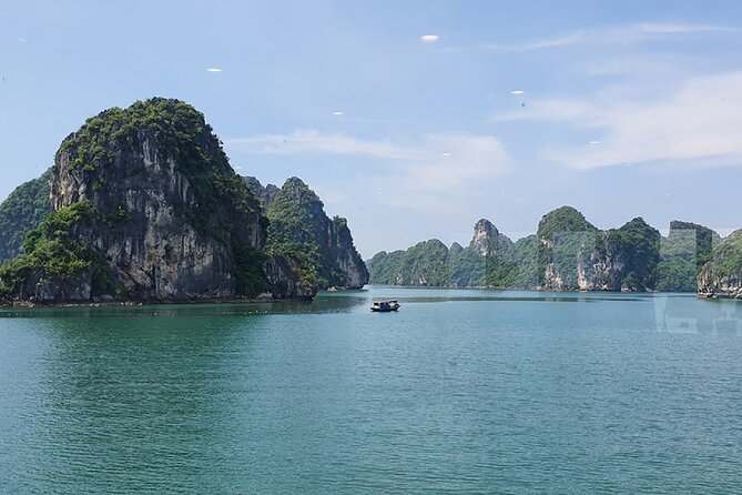 Ha Long Bay Cruise Day Tour - Cave, Kayaking, Swimming & Lunch - Sung Sot Cave: the Surprising Grotto and how to enjoy it