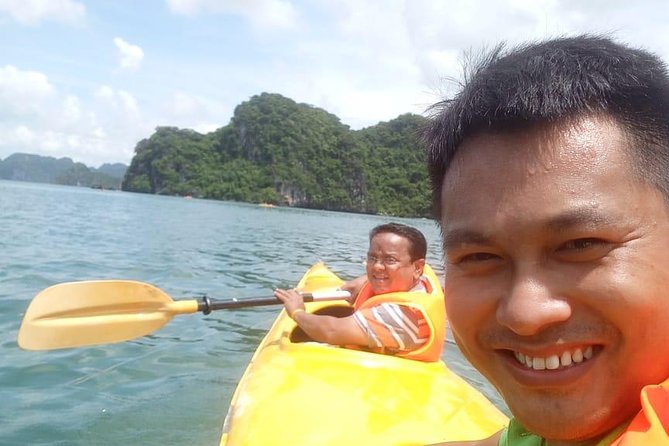 Ha Long Bay Six Hours Trip Kayaking & Swimming on Beach - Lunch on Board: Comfort Food Mid-Route (And Vegetarian Planning)