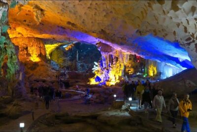 Half Day Explore Halong Bay With Lunch, Sung Sot Cave, Titop Island and Kayaking - Timing and logistics: how your day flows (and where it can get messy)