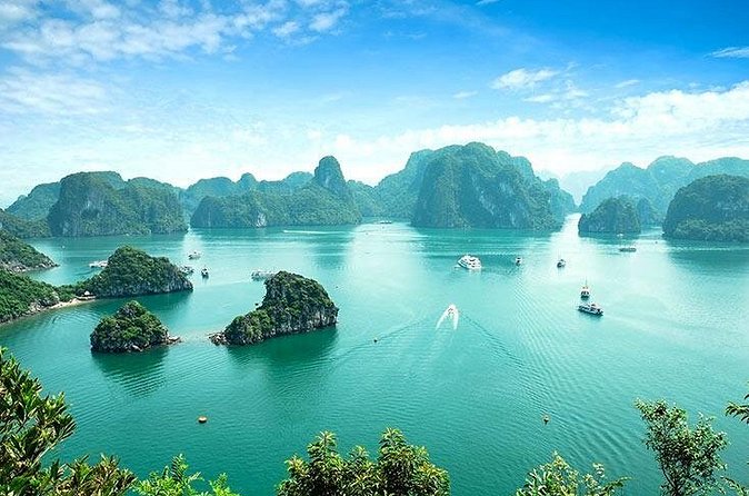 Half Day Explore Halong Bay With Lunch, Sung Sot Cave, Titop Island and Kayaking - Stop 2: Sung Sot Cave in a manageable 45 minutes