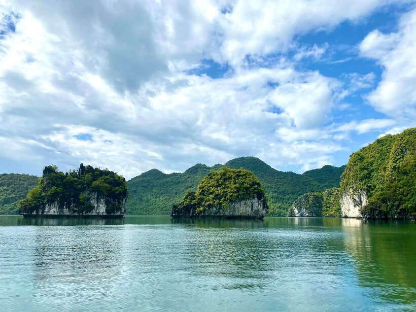 Half day Lan Ha Bay excursion ( 4 hours ): Kayaking, Snorkel - How the crew and English support affect your enjoyment