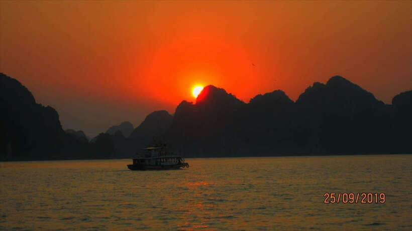 Half day Lan Ha Bay excursion ( 4 hours ): Kayaking, Snorkel - Kayaking in Lan Ha: paddling where the water is actually calm