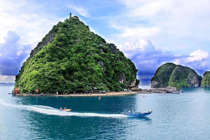 Halong 6 hours Boat tour with Cave, Kayak, lunch, transfer high-way from Hanoi - Famous Halong Rock Symbol: The First Taste of the Bay