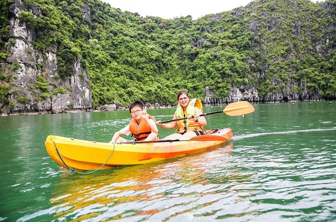 Halong Bay Cruise Tour from Hanoi with Kayak Adventure - Thien Cung cave: the star stop on this Halong itinerary