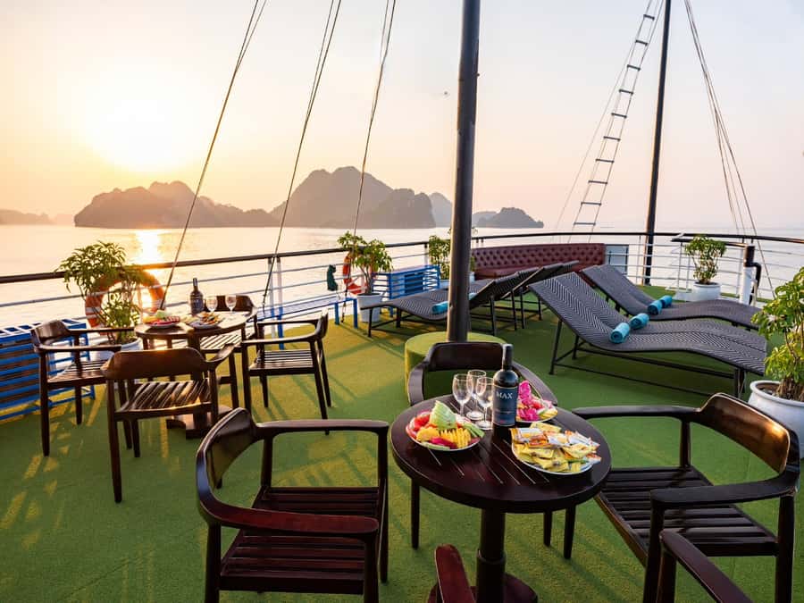 Halong Bay: Day Cruise with Caves, Kayaking & Sunset Party - Sung Sot Cave: The Big Grotto Stop (and Why Timing Matters)