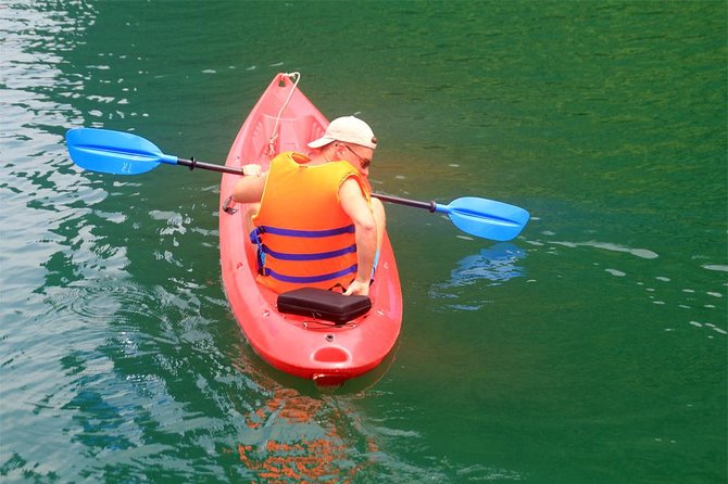 Halong bay Deluxe Cruise 2D/1N: Kayaking, swimming, Titop island & surprise cave - Day 2: pearl farm viewing and kayaking at your own pace