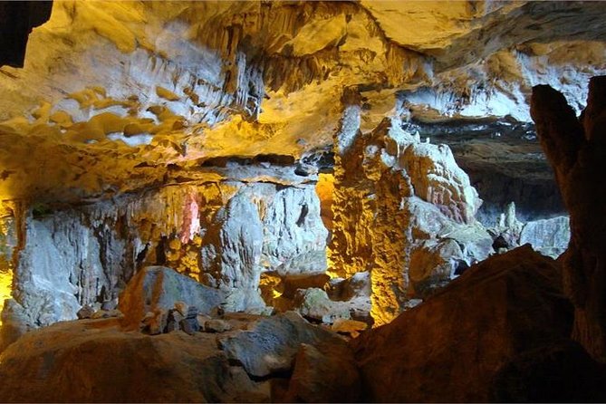 Halong Bay Full Day With Cave, Kayaking And Swimming - Highway Transfer - Sung Sôt Cave: the famous stop with lines and stairs