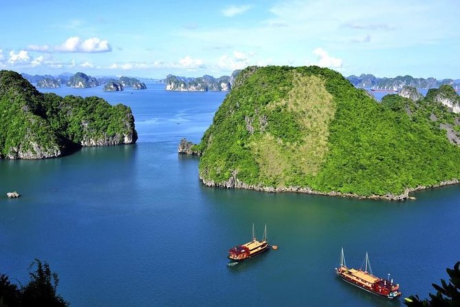 Halong Bay Full Day with Kayaking, Hiking viewpoint, Cave - Deluxe To Luxury - Kayaking or bamboo boat: pick the kind of movement you want