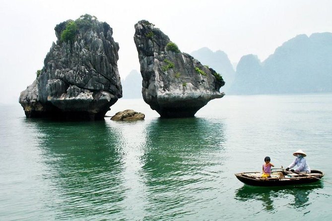 Halong Bay Full Day with Kayaking, Hiking viewpoint, Cave - Deluxe To Luxury - Food and onboard breaks that actually help on a long day