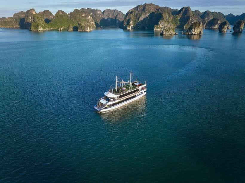 Halong Bay Luxury Cruise: Kayak&Swim,Cave, Party BEST SELLER - Sung Sot Cave: what you’ll actually see underground