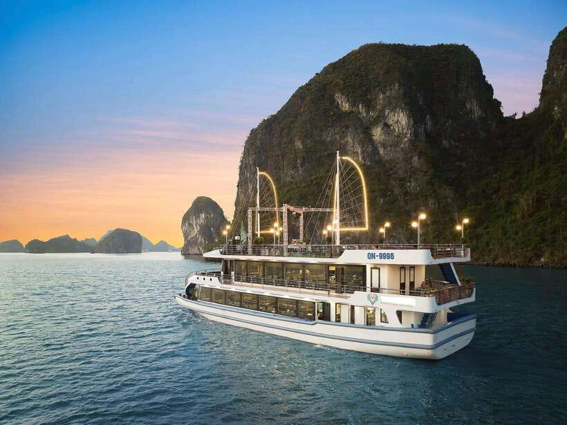Halong Bay Luxury Cruise: Kayak&Swim,Cave, Party BEST SELLER - Vegetarian-friendly value and what to expect from the food