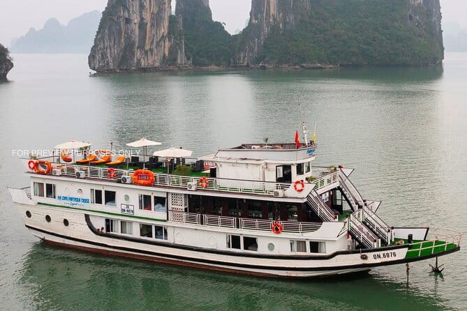 HALONG BAY LUXURY IRIS CRUISE DAY TRIP-BEST SELLER: Kayak, Music - Sunset on the sundeck: live band plus canapés