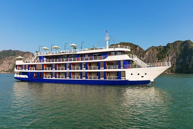 HALONG BAY LUXURY IRIS CRUISE DAY TRIP-BEST SELLER: Kayak, Music - Lunch and snacks: 50 fusion dishes plus a seafood buffet