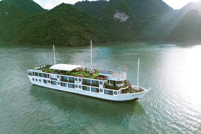 HALONG BAY LUXURY IRIS CRUISE DAY TRIP-BEST SELLER: Kayak, Music - Value check: does the $56 price make sense