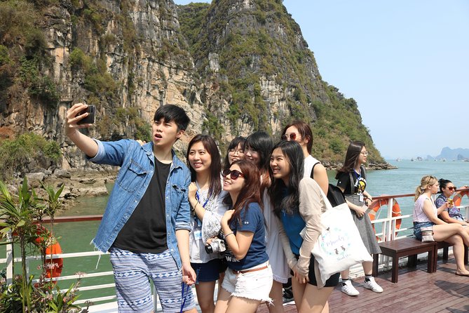 Halong Day Tour: Islands, Cave, Kayak. Lunch. Transfers - Hon Ga Choi Island: the quick photo stop that still works