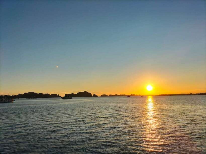 Hanoi: Full-Day Halong Bay Cruise with Swimming & Kayak Tour - Luon Cave by Kayak or Bamboo Boat: Time on the Water