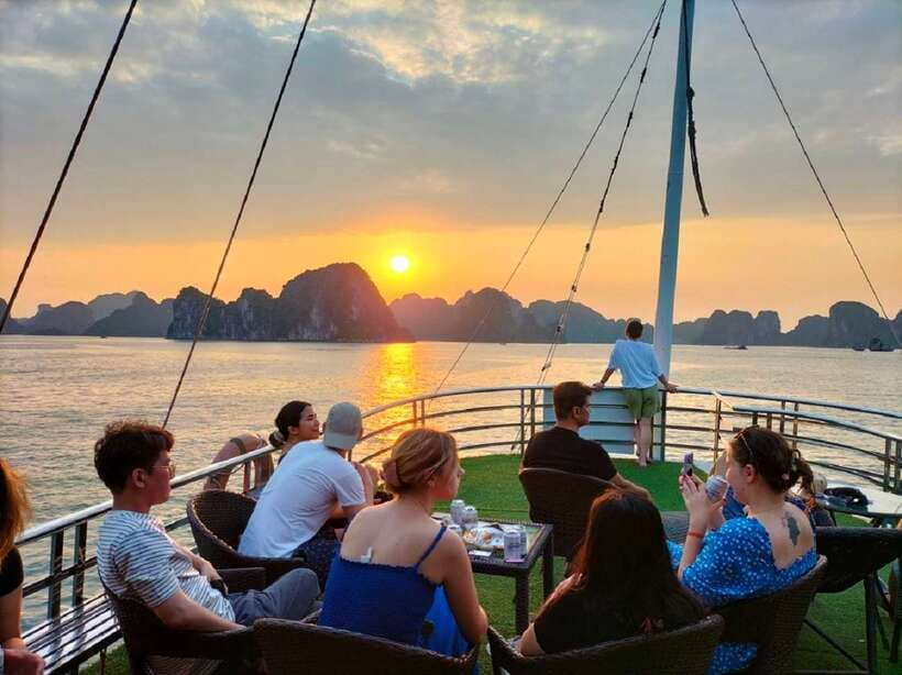 Hanoi: Ha Long Bay Day Cruise - Swimming, Meal, Kayaking - What to pack (and what to avoid) for Titop and kayaking