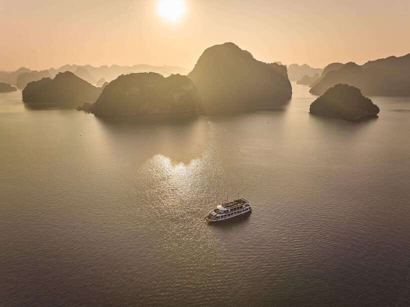 Hanoi: Halong Bay Cruise, Amazing Cave, Titov Island & Kayak - Key things to know before you go