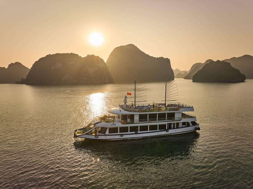 Hanoi: Halong Bay Cruise, Amazing Cave, Titov Island & Kayak - Titov Island: beach relaxation or the climb for panoramic views