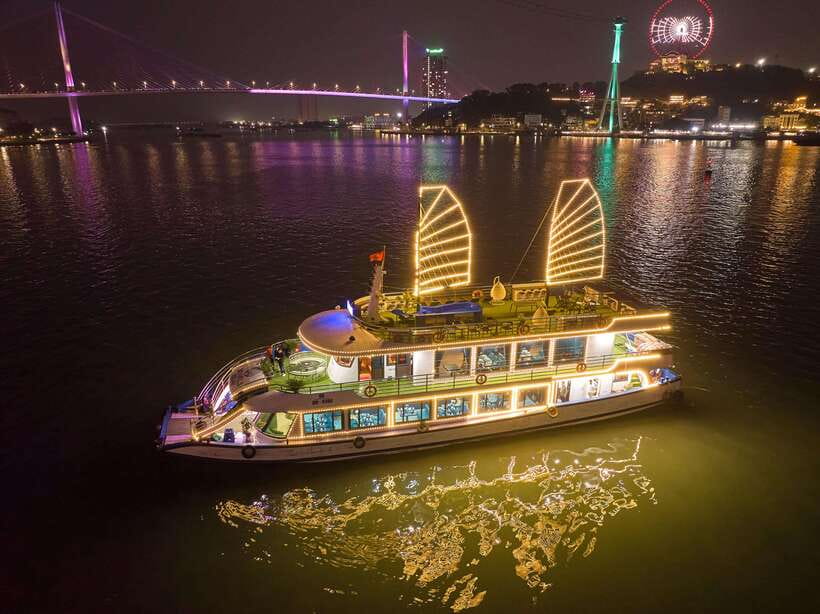 Hanoi: Halong Bay Cruise, Amazing Cave, Titov Island & Kayak - Cruise lunch and onboard value: where “luxury” can mean different things