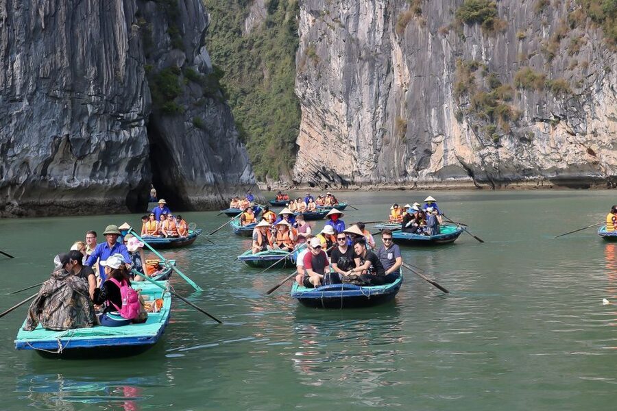 Hanoi: Islands & Caves Ha Long Cruise with Lunch & Kayaking - Kayaking or bamboo boat: the 45 minutes that make the day feel worth it