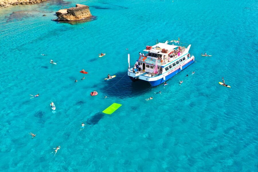 Ibiza: Beach Hopping Cruise w/ Paddleboard, Food, & Drinks - Unlimited drinks and buffet food on a boat that actually runs the show