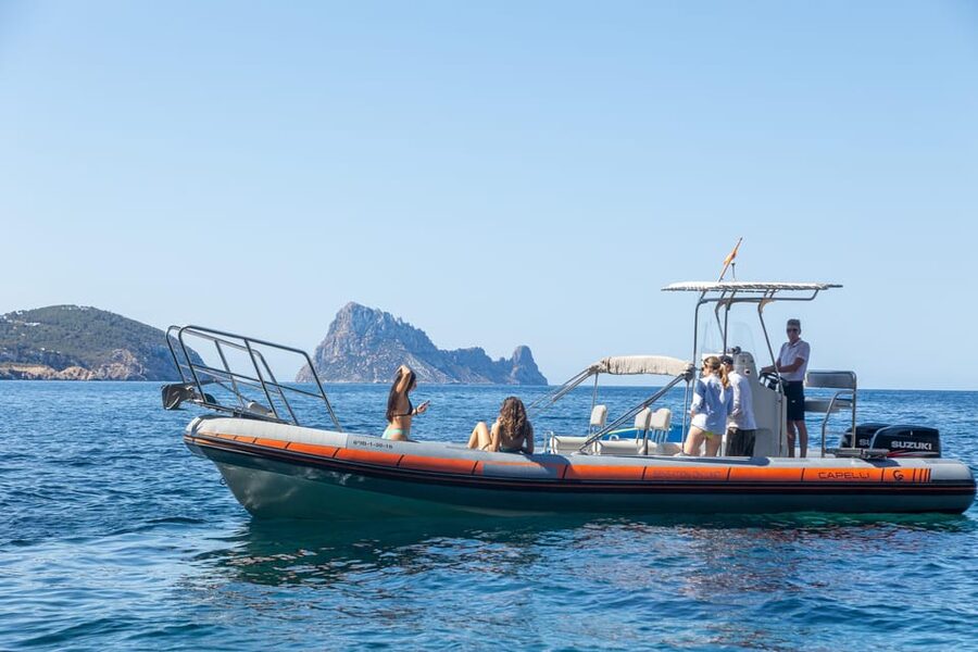 Ibiza: SpeedBoat trip to Atlantis & Es Vedra Snorkel+Paddle - Boat handling, language, and the crew style