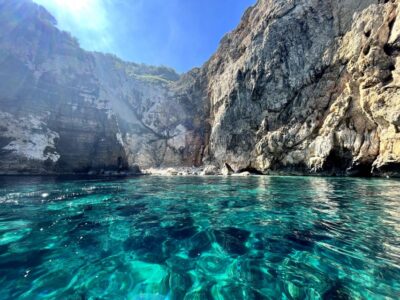 Jávea: Cala Portixol Kayak Tour with Snorkel & Cliff Jumping - Cala el Pom snorkeling: clear water, caves, and underwater shapes