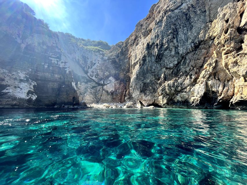 Jávea: Cala Portixol Kayak Tour with Snorkel & Cliff Jumping - Cala el Pom snorkeling: clear water, caves, and underwater shapes