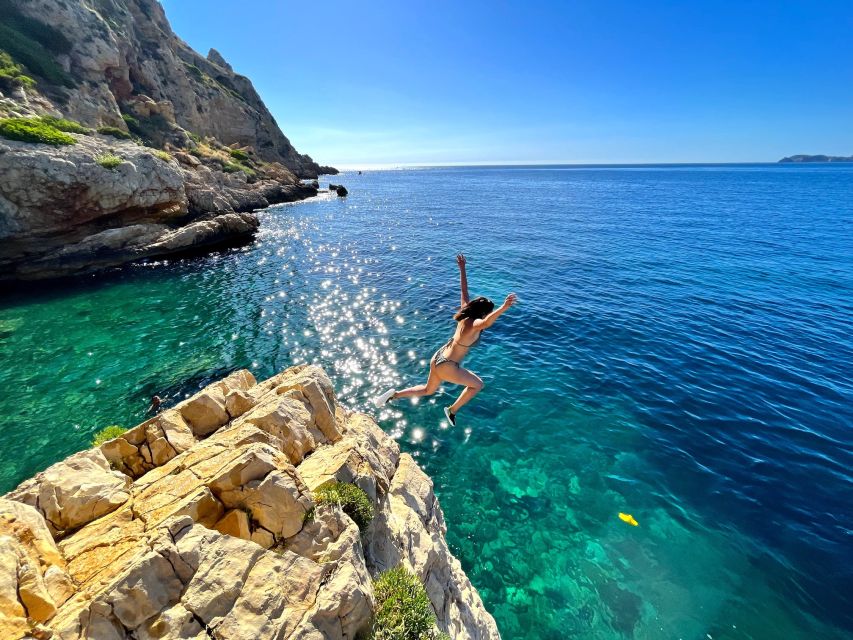 Jávea: Cala Tango and San Antonio Nature Reserve Kayak Tour - Cape San Antonio: the 100-meter rock moment